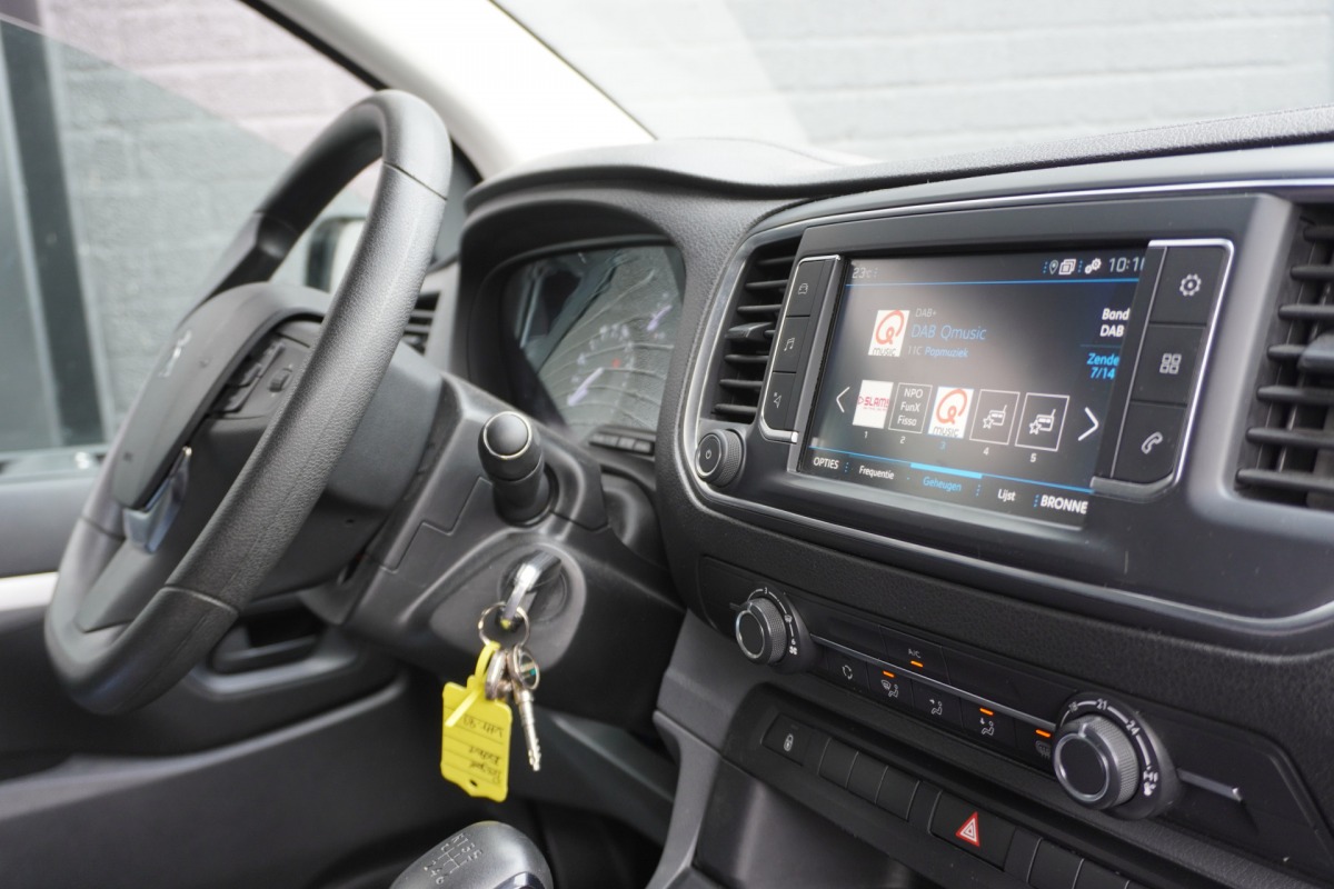Peugeot Expert 2.0 BlueHDI 120PK Dubbel cabine EURO 6 - Airco -Navi - Cruise - €14.950,- Excl. Peugeot Expert 2.0 BlueHDI 120PK Dubbel cabine EURO 6 - Airco -Navi - Cruise - €14.950,- Excl.