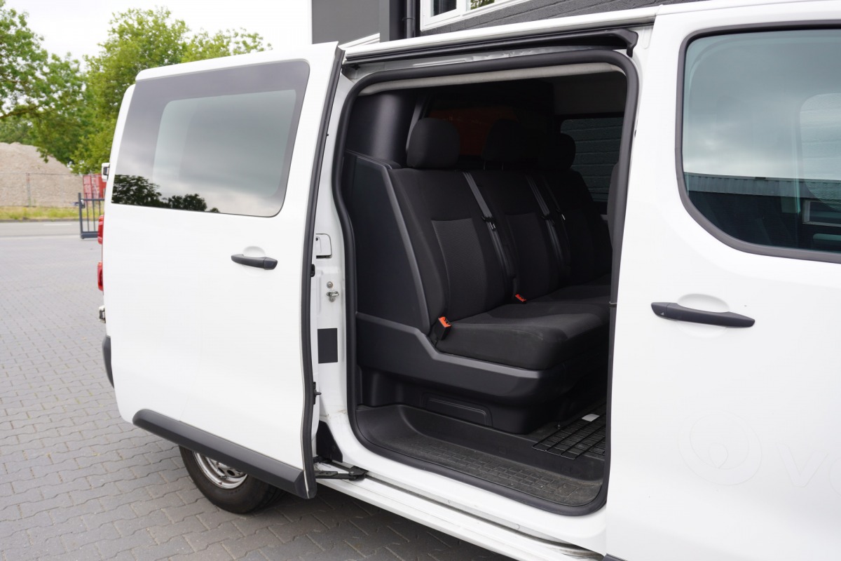 Peugeot Expert 2.0 BlueHDI 120PK Dubbel cabine EURO 6 - Airco -Navi - Cruise - €14.950,- Excl. Peugeot Expert 2.0 BlueHDI 120PK Dubbel cabine EURO 6 - Airco -Navi - Cruise - €14.950,- Excl.