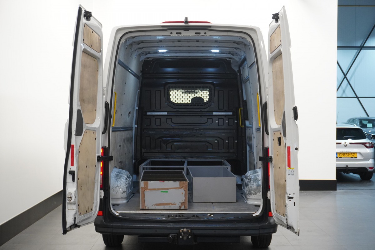 Volkswagen Crafter 2.0 TDI 140PK L3H3 EURO 6 - Airco - Trekhaak - Camera - €20.900,- Excl. Volkswagen Crafter 2.0 TDI 140PK L3H3 EURO 6 - Airco - Trekhaak - Camera - €20.900,- Excl.