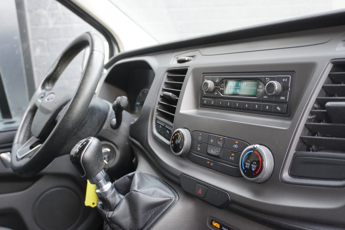 Ford Transit Custom 2.0 TDCI - EURO 6 - Airco - Cruise - Imperiaal - €13.950,- Excl. Ford Transit Custom 2.0 TDCI - EURO 6 - Airco - Cruise - Imperiaal - €13.950,- Excl.