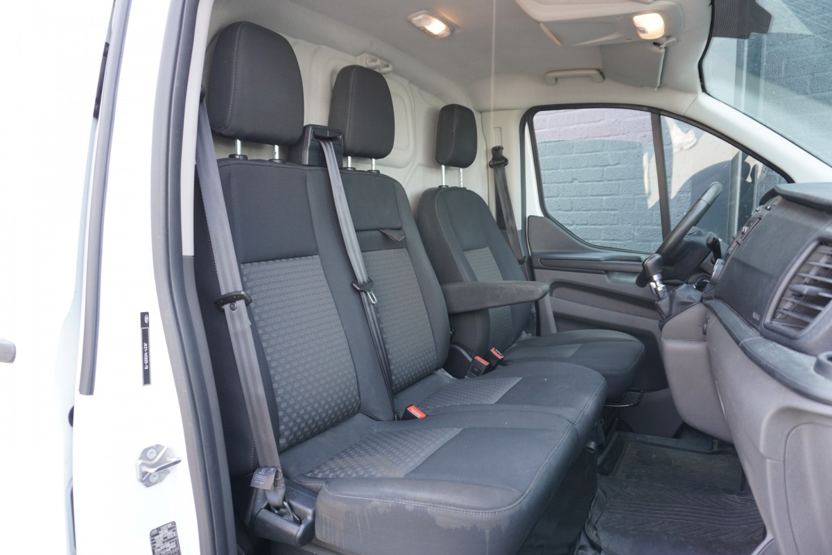 Ford Transit Custom 2.0 TDCI - EURO 6 - Airco - Cruise - Imperiaal - €13.950,- Excl. Ford Transit Custom 2.0 TDCI - EURO 6 - Airco - Cruise - Imperiaal - €13.950,- Excl.