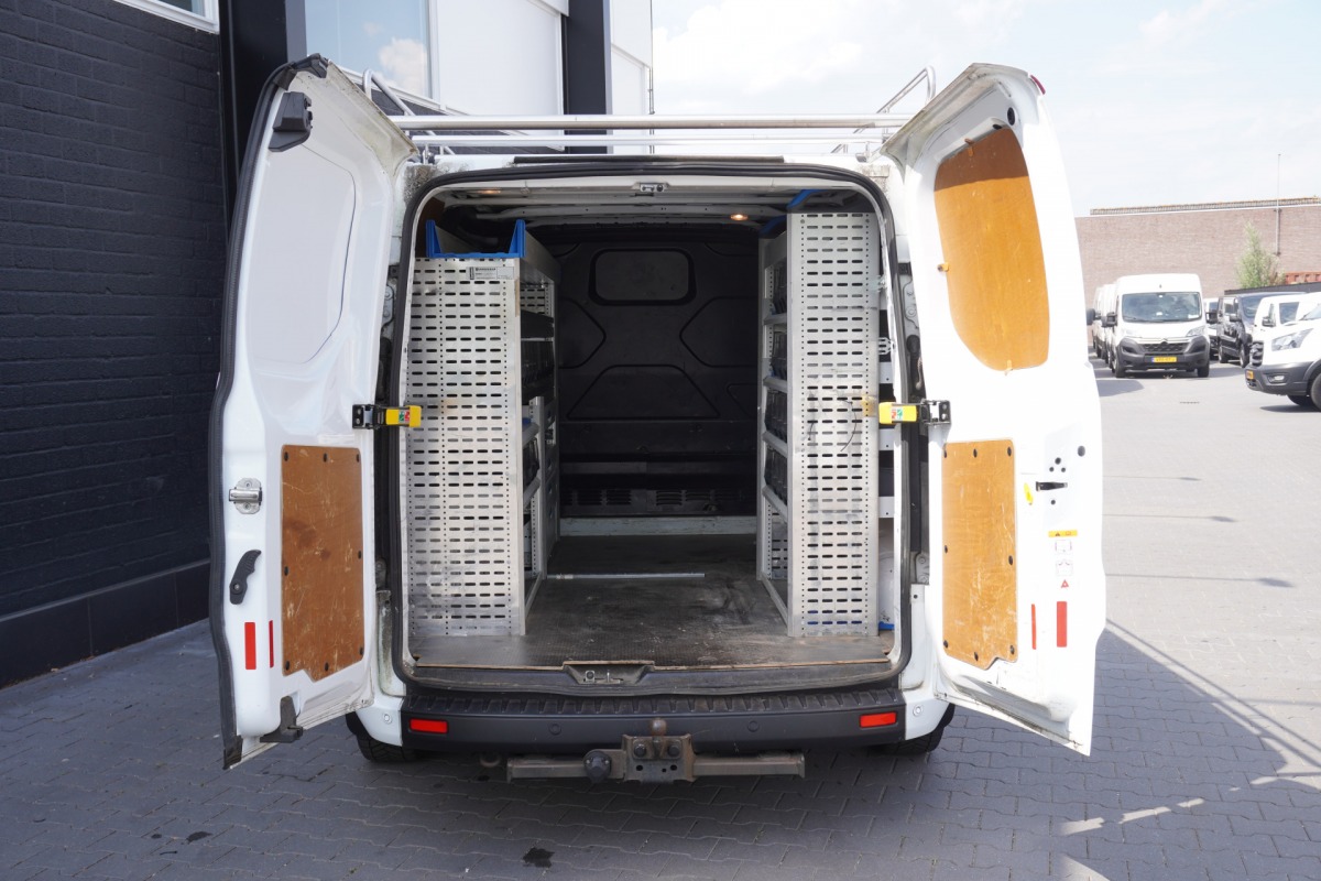 Ford Transit Custom 2.0 TDCI - EURO 6 - Airco - Cruise - Imperiaal - €13.950,- Excl. Ford Transit Custom 2.0 TDCI - EURO 6 - Airco - Cruise - Imperiaal - €13.950,- Excl.