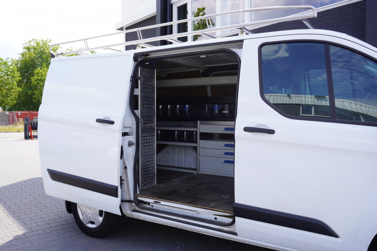 Ford Transit Custom 2.0 TDCI - EURO 6 - Airco - Cruise - Imperiaal - €13.950,- Excl. Ford Transit Custom 2.0 TDCI - EURO 6 - Airco - Cruise - Imperiaal - €13.950,- Excl.