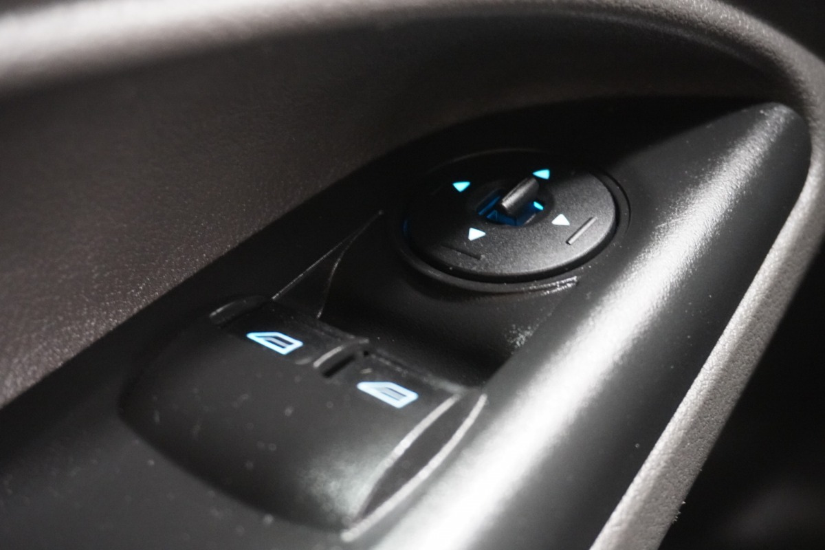 Ford Transit Connect 1.5 EcoBlue EURO 6 - Airco - Cruise - PDC - €10.950,- Excl. Ford Transit Connect 1.5 EcoBlue EURO 6 - Airco - Cruise - PDC - €10.950,- Excl.