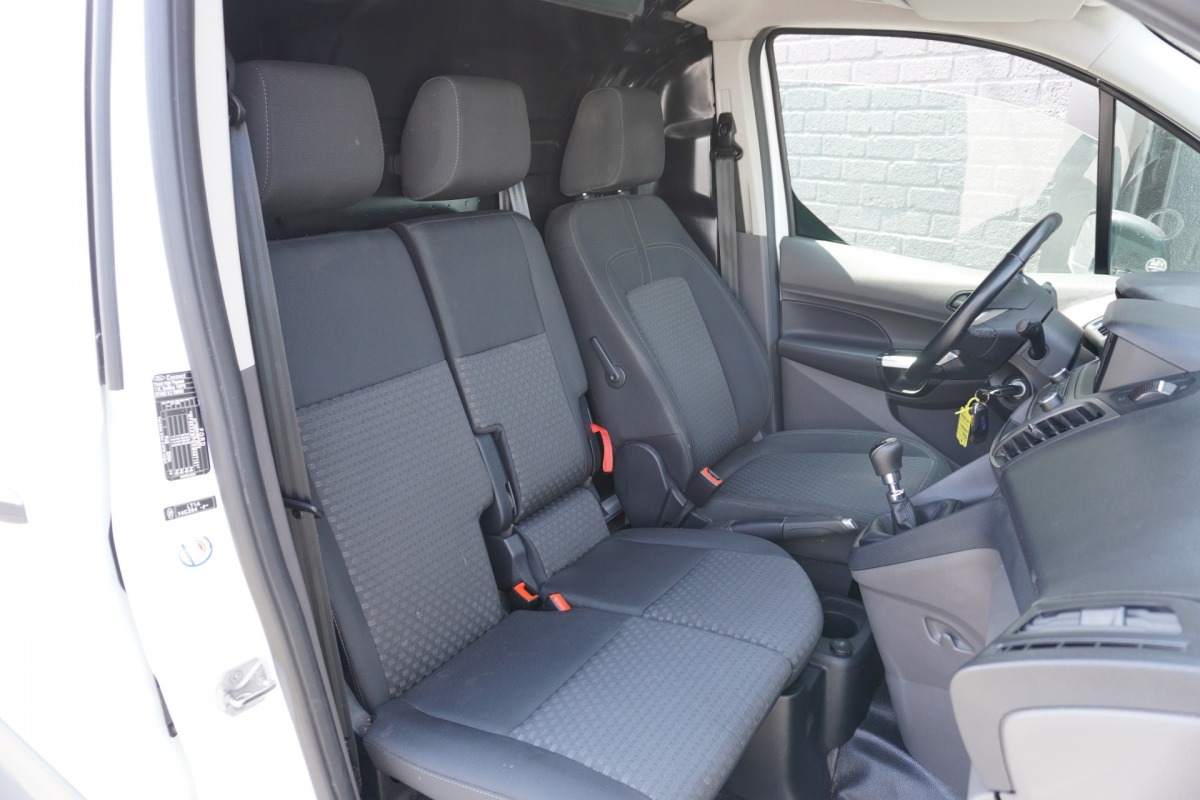 Ford Transit Connect 1.5 EcoBlue EURO 6 - Airco - Cruise - PDC - €10.950,- Excl. Ford Transit Connect 1.5 EcoBlue EURO 6 - Airco - Cruise - PDC - €10.950,- Excl.