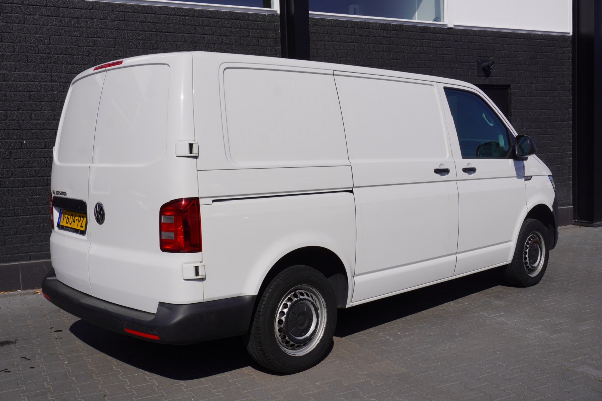 Volkswagen Transporter 2.0 TDI - EURO 6 - Airco - Navi - Cruise - €10.900,- Excl. Volkswagen Transporter 2.0 TDI - EURO 6 - Airco - Navi - Cruise - €10.900,- Excl.