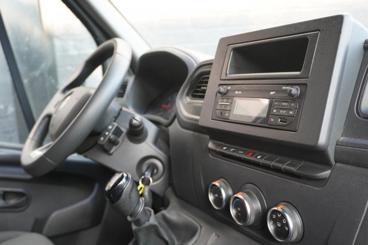 Renault Master 2.3 dCi 150PK L2H2 - EURO 6 - Airco - Trekhaak - €14.900,- Excl. Renault Master 2.3 dCi 150PK L2H2 - EURO 6 - Airco - Trekhaak - €14.900,- Excl.
