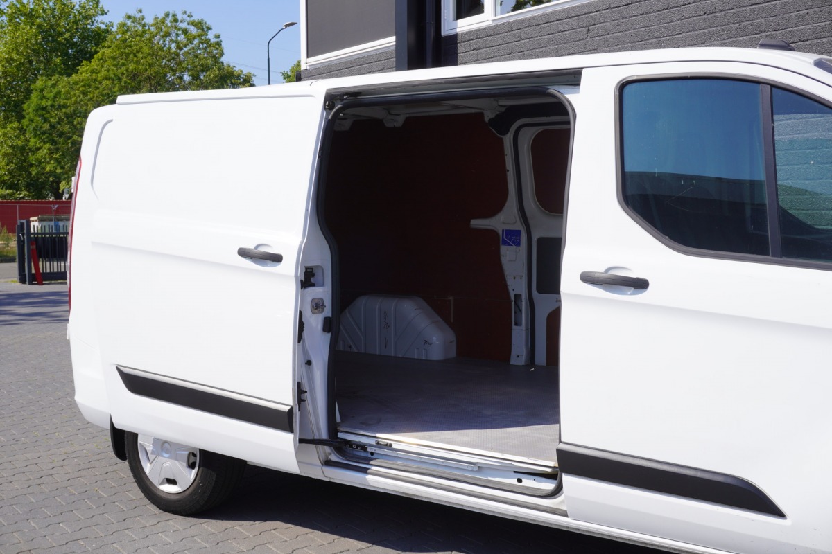 Ford Transit Custom 2.0 TDCI 130PK 2x Schuifdeur L2 - EURO 6 - Airco - Navi - Cruise - €13.950,- Excl. Ford Transit Custom 2.0 TDCI 130PK 2x Schuifdeur L2 - EURO 6 - Airco - Navi - Cruise - €13.950,- Excl.