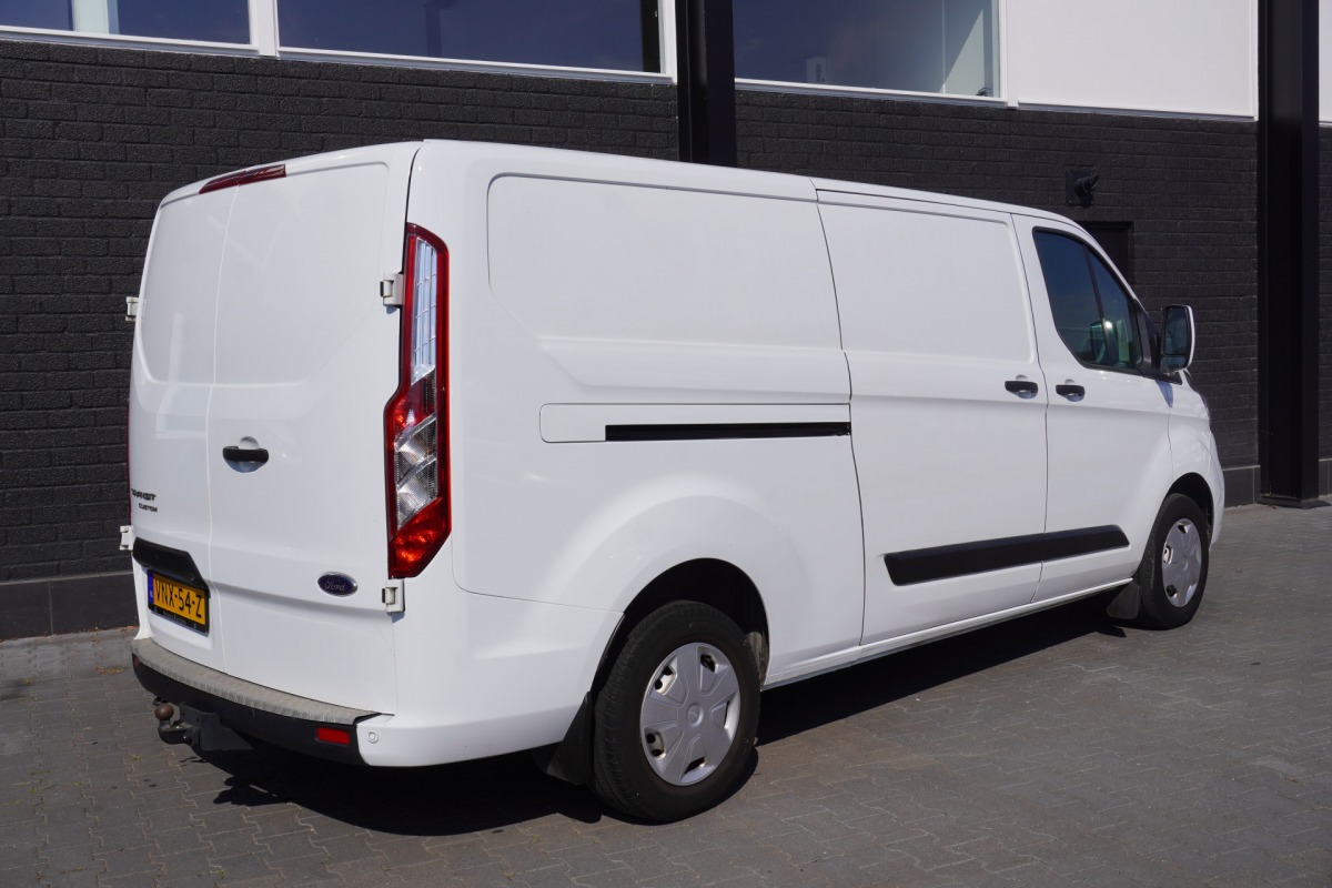 Ford Transit Custom 2.0 TDCI 130PK 2x Schuifdeur L2 - EURO 6 - Airco - Navi - Cruise - €13.950,- Excl. Ford Transit Custom 2.0 TDCI 130PK 2x Schuifdeur L2 - EURO 6 - Airco - Navi - Cruise - €13.950,- Excl.