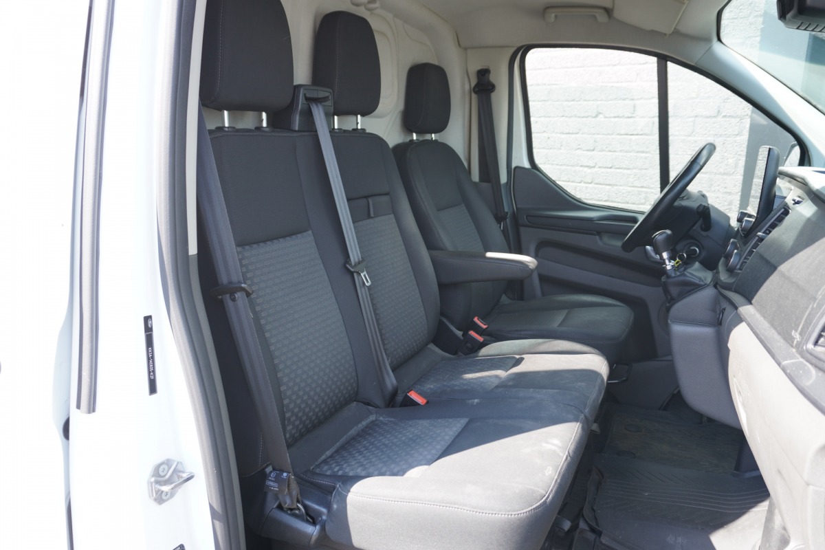 Ford Transit Custom 2.0 TDCI 130PK 2x Schuifdeur L2 - EURO 6 - Airco - Navi - Cruise - €13.950,- Excl. Ford Transit Custom 2.0 TDCI 130PK 2x Schuifdeur L2 - EURO 6 - Airco - Navi - Cruise - €13.950,- Excl.