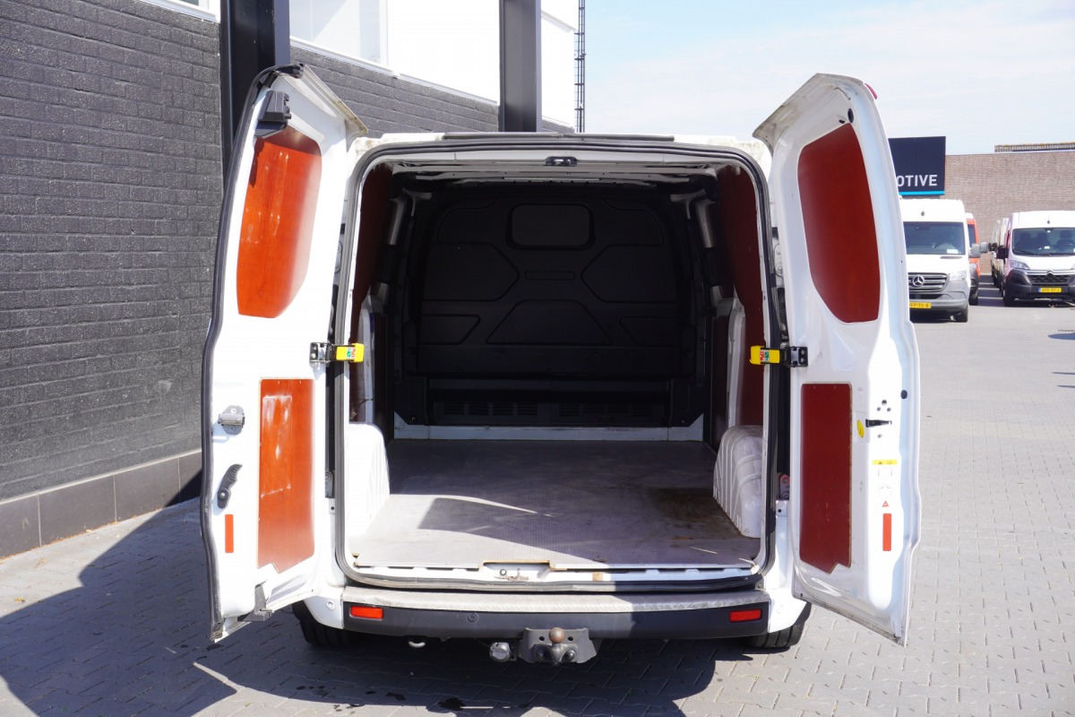 Ford Transit Custom 2.0 TDCI 130PK 2x Schuifdeur L2 - EURO 6 - Airco - Navi - Cruise - €13.950,- Excl. Ford Transit Custom 2.0 TDCI 130PK 2x Schuifdeur L2 - EURO 6 - Airco - Navi - Cruise - €13.950,- Excl.