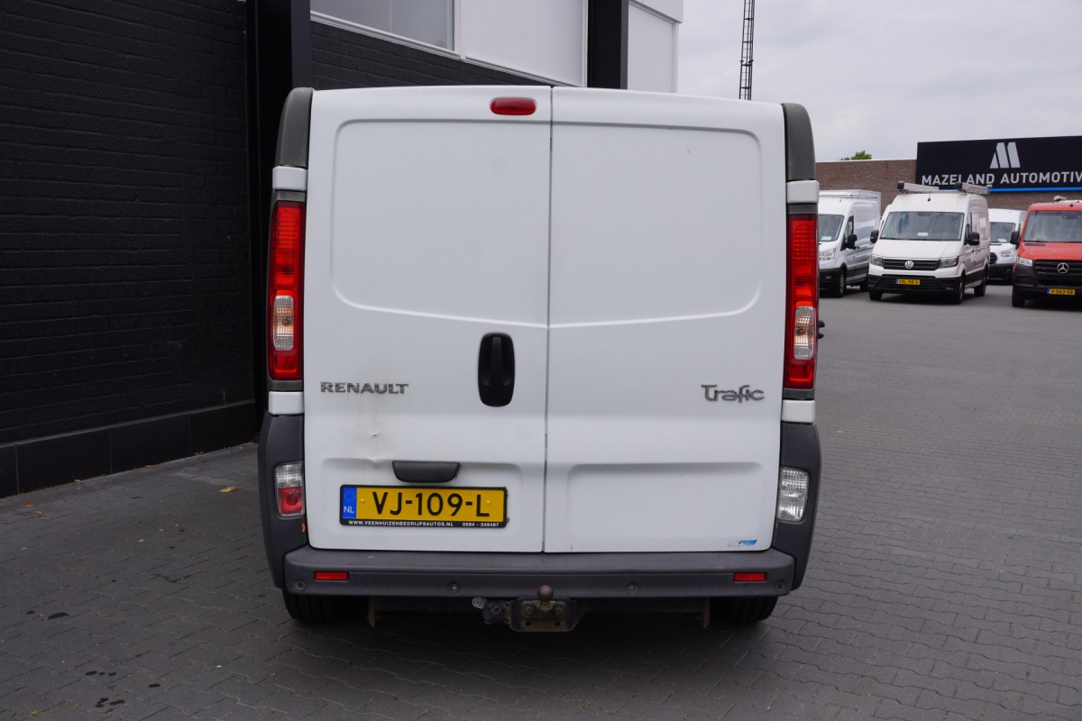 Renault Trafic 2.0 dCi T29 | Airco | Trekhaken | €2.950,- Ex. BTW Renault Trafic 2.0 dCi T29 | Airco | Trekhaken | €2.950,- Ex. BTW