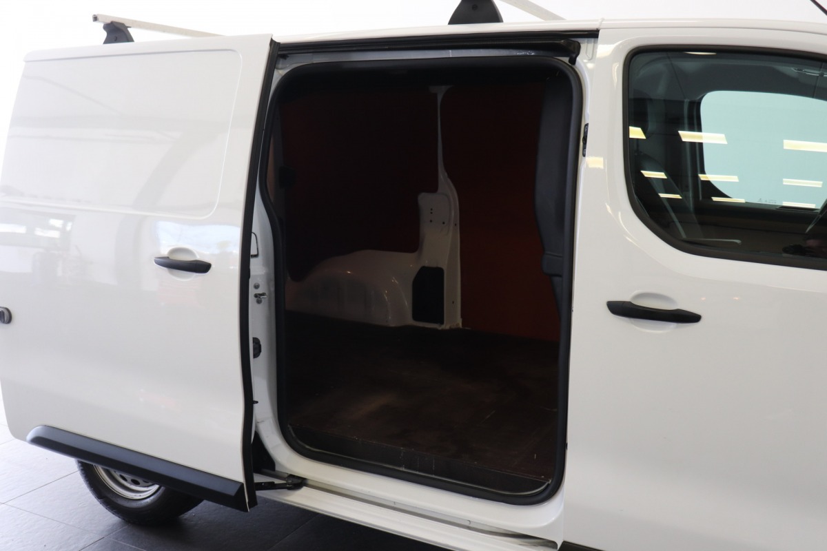 Peugeot Expert 1.5 BlueHDI 100PK L2 EURO 6 - Airco - Navi - Cruise - €11.900,- Excl.