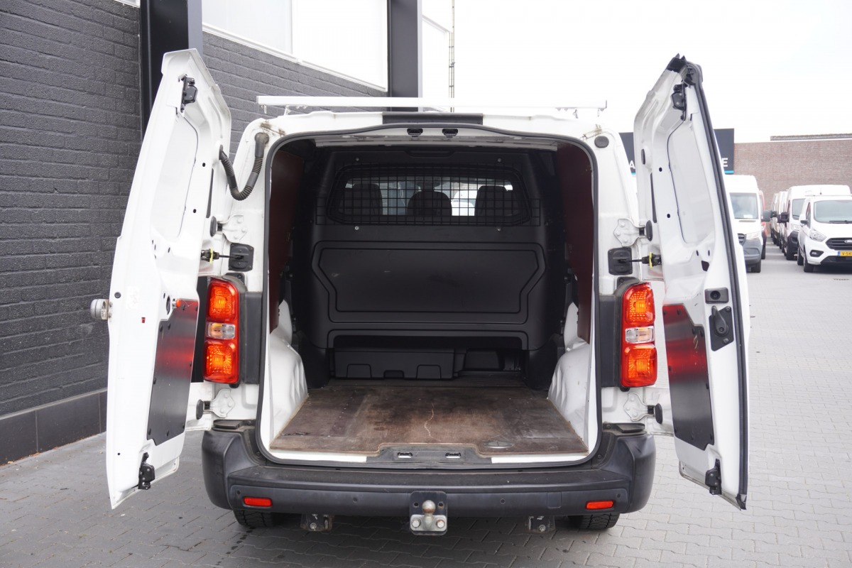 Peugeot Expert 2.0 BlueHDI 122PK Dubbele Cabine EURO 6 - Airco - Navi - Cruise - €16.950,- Excl. Peugeot Expert 2.0 BlueHDI 122PK Dubbele Cabine EURO 6 - Airco - Navi - Cruise - €16.950,- Excl.