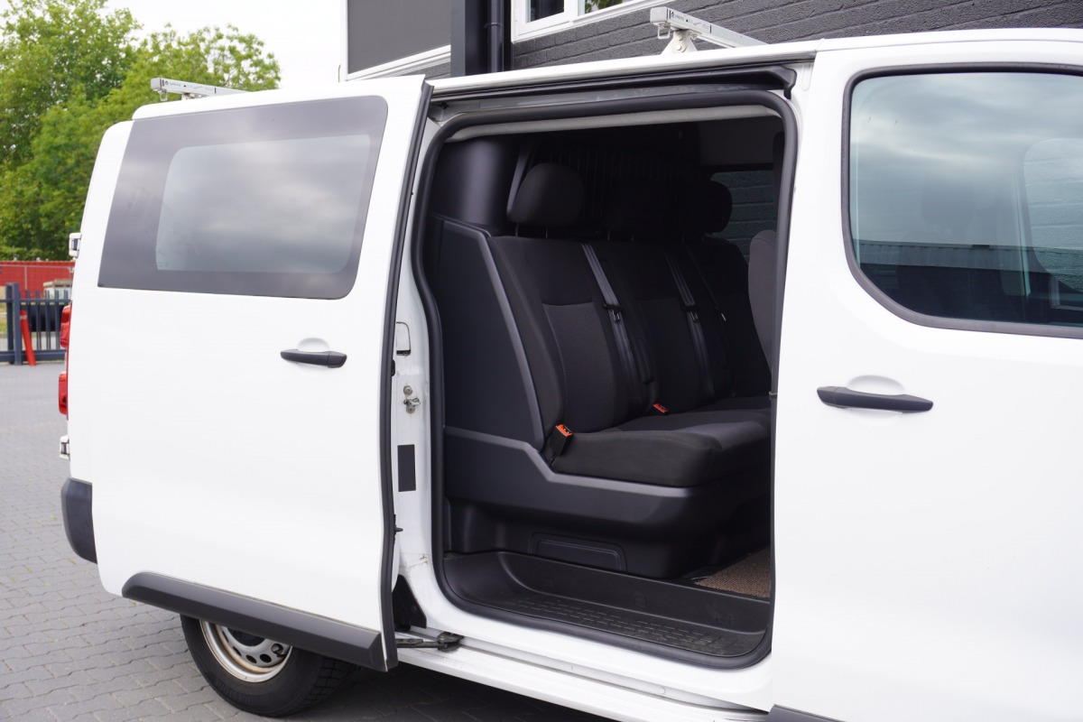 Peugeot Expert 2.0 BlueHDI 122PK Dubbele Cabine EURO 6 - Airco - Navi - Cruise - €16.950,- Excl. Peugeot Expert 2.0 BlueHDI 122PK Dubbele Cabine EURO 6 - Airco - Navi - Cruise - €16.950,- Excl.
