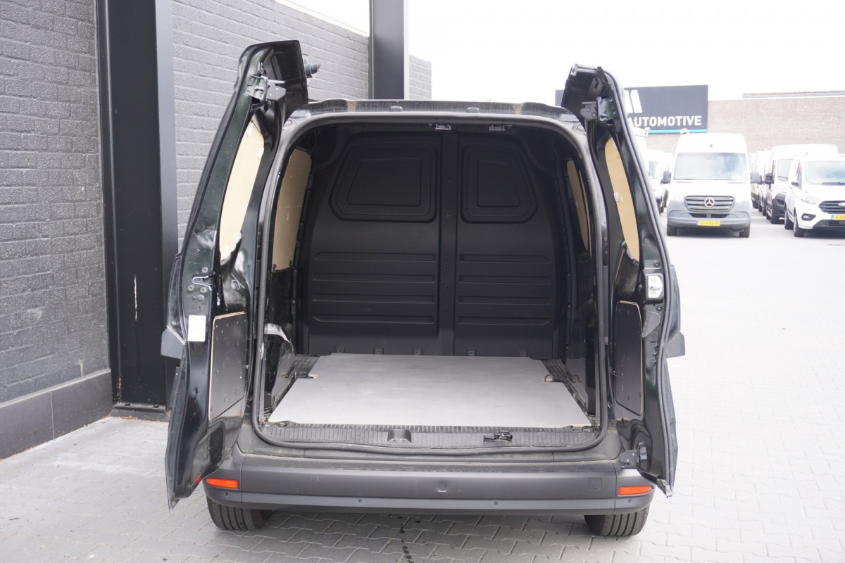 Mercedes-Benz Citan 110 CDI EURO 6 - Airco - Navi - Cruise - €13.950,- Excl. Mercedes-Benz Citan 110 CDI EURO 6 - Airco - Navi - Cruise - €13.950,- Excl.