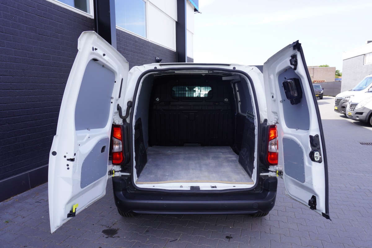 Peugeot Partner 1.5 BlueHDI 130PK Automaat EURO 6 - Airco - Cruise - PDC - €11.900,- Excl. Peugeot Partner 1.5 BlueHDI 130PK Automaat EURO 6 - Airco - Cruise - PDC - €11.900,- Excl.
