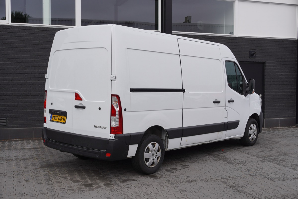 Renault Master 2.3 dCi 150PK L2H2 - EURO 6 - Airco - Cruise - PDC - €13.950,- Excl.