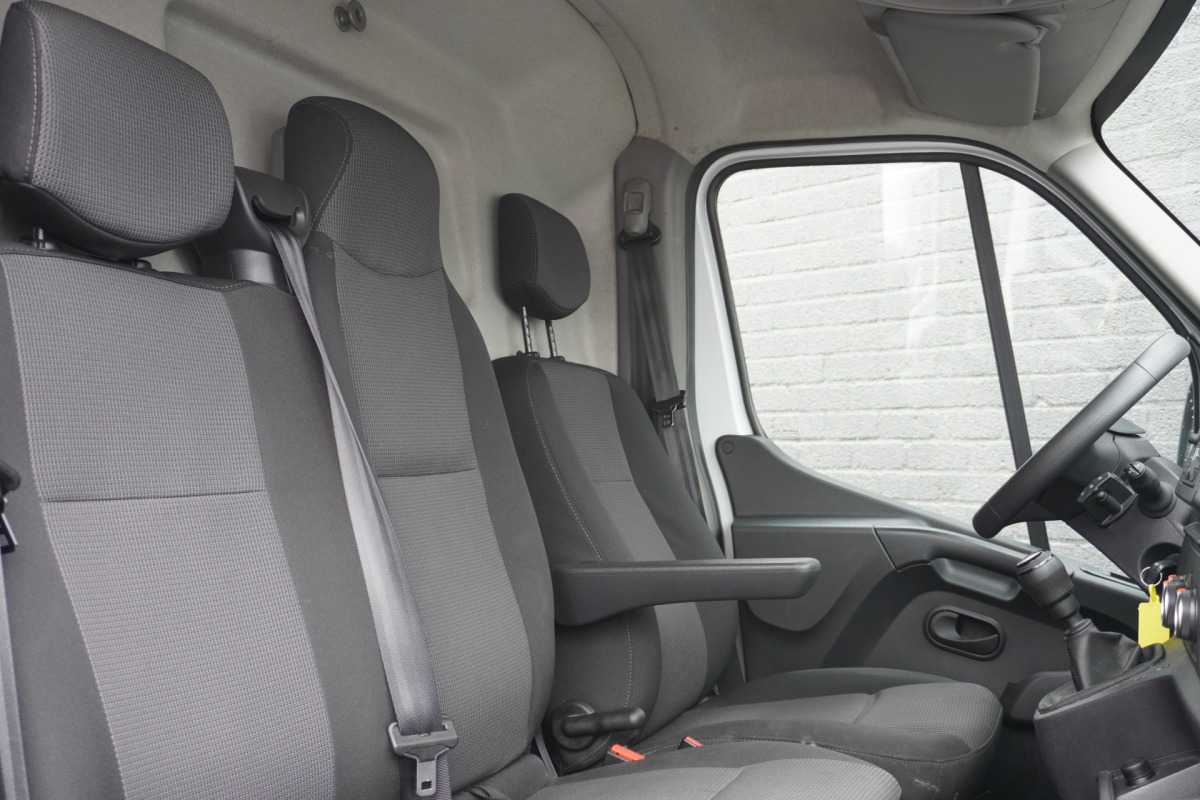 Renault Master 2.3 dCi 150PK L2H2 - EURO 6 - Airco - Cruise - PDC - €13.950,- Excl.