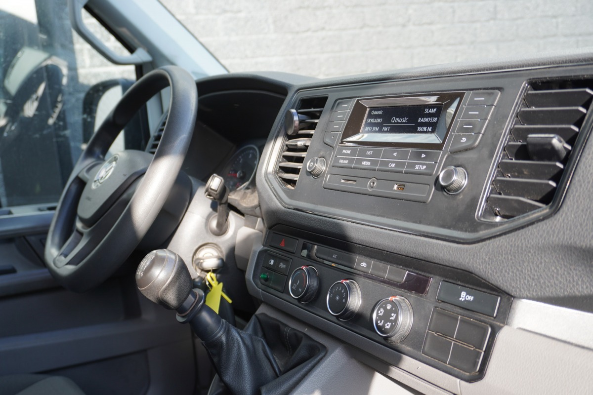 Volkswagen Crafter 2.0 TDI 140PK L3H3 EURO 6 - Airco - Radio - Cruise - €16.900,- Excl. Volkswagen Crafter 2.0 TDI 140PK L3H3 EURO 6 - Airco - Radio - Cruise - €16.900,- Excl.