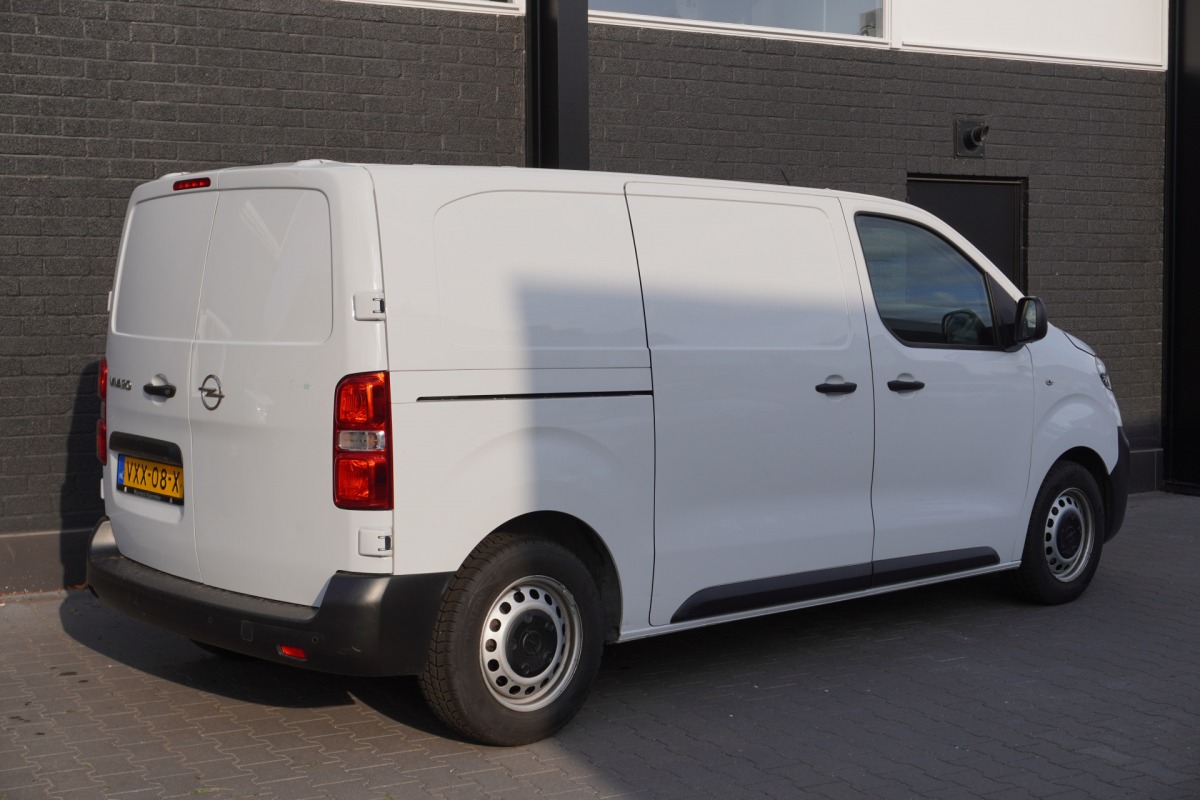 Opel Vivaro 2.0 L2 145PK EURO 6 - Airco - Navi - Cruise - €17.900,- Excl. Opel Vivaro 2.0 L2 145PK EURO 6 - Airco - Navi - Cruise - €17.900,- Excl.