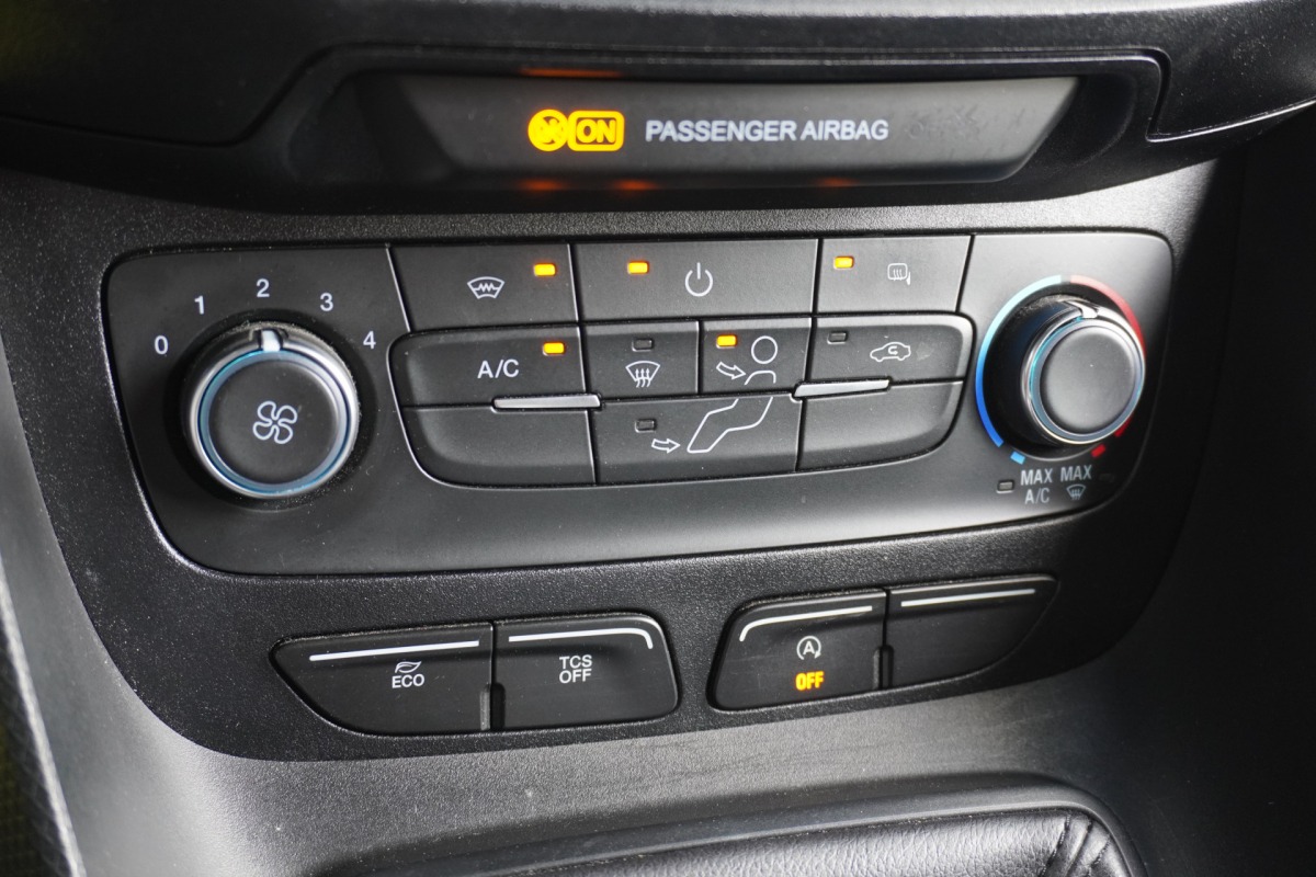Ford Transit Connect 1.5 EcoBlue 100PK EURO 6 Airco - Cruise - Trekhaak - €10.950,- Excl. Ford Transit Connect 1.5 EcoBlue 100PK EURO 6 Airco - Cruise - Trekhaak - €10.950,- Excl.
