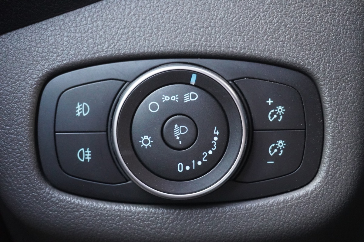 Ford Transit Connect 1.5 EcoBlue 100PK EURO 6 Airco - Cruise - Trekhaak - €10.950,- Excl. Ford Transit Connect 1.5 EcoBlue 100PK EURO 6 Airco - Cruise - Trekhaak - €10.950,- Excl.