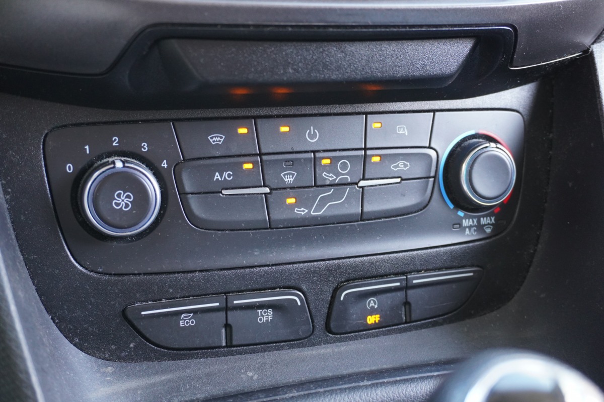 Ford Transit Connect 1.5 EcoBlue 100PK L2 EURO 6 - Airco - Navi - Cruise - € 12.950,- Excl. Ford Transit Connect 1.5 EcoBlue 100PK L2 EURO 6 - Airco - Navi - Cruise - € 12.950,- Excl.