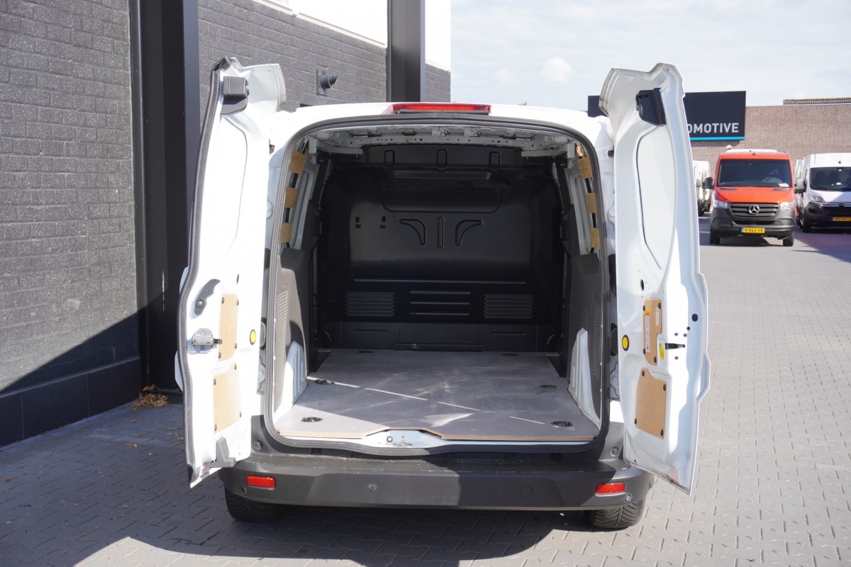 Ford Transit Connect 1.5 EcoBlue 100PK L2 EURO 6 - Airco - Navi - Cruise - € 12.950,- Excl. Ford Transit Connect 1.5 EcoBlue 100PK L2 EURO 6 - Airco - Navi - Cruise - € 12.950,- Excl.
