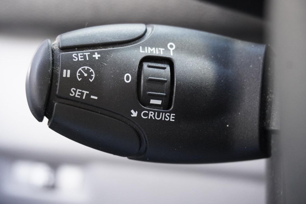 Peugeot Expert 2.0 BlueHDI L2 145PK AUTOMAAT EURO 6 - Airco - PDC - Camera - €14.900,- Excl.