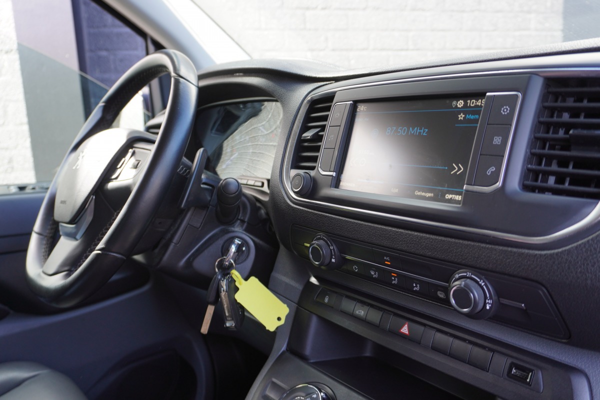 Peugeot Expert 2.0 BlueHDI L2 145PK AUTOMAAT EURO 6 - Airco - PDC - Camera - €16.900,- Excl.