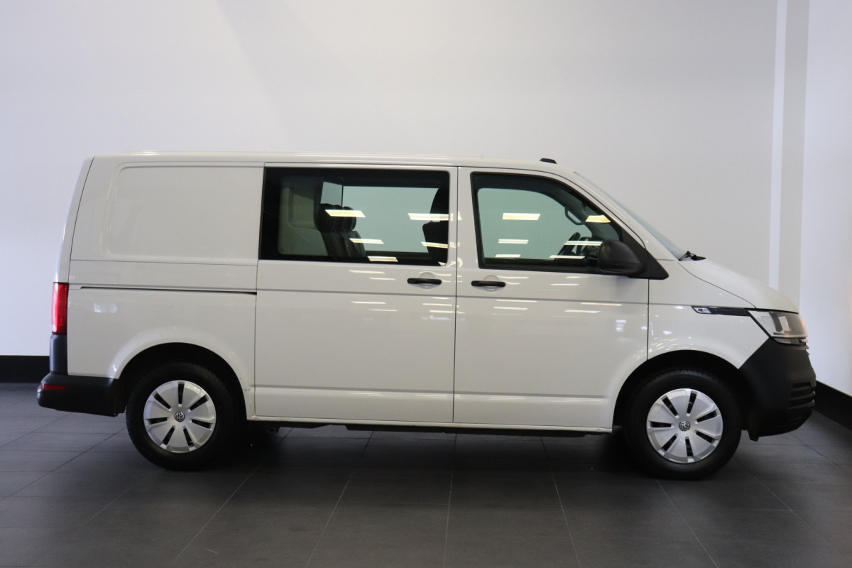 Volkswagen Transporter 2.0 TDI 150PK Automaat Dubbele Cabine EURO 6 - Airco - Cruise - Camera - € 18.900,- Excl. Volkswagen Transporter 2.0 TDI 150PK Automaat Dubbele Cabine EURO 6 - Airco - Cruise - Camera - € 18.900,- Excl.