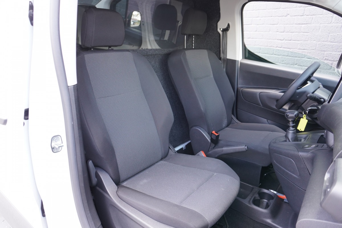 Peugeot Partner 1.5 BlueHDi 102PK L2 EURO 6 - Airco - Cruise - Camera - €16.950,- Excl. Peugeot Partner 1.5 BlueHDi 102PK L2 EURO 6 - Airco - Cruise - Camera - €16.950,- Excl.