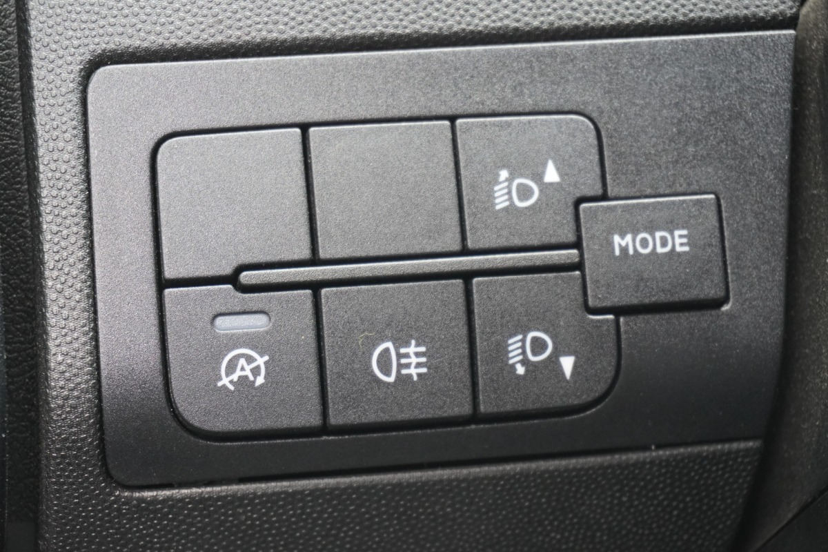 Peugeot Boxer 2.2 BlueHDi 120PK L2H2 EURO 6 - Airco - Navi - Cruise - €12.900,- Excl.