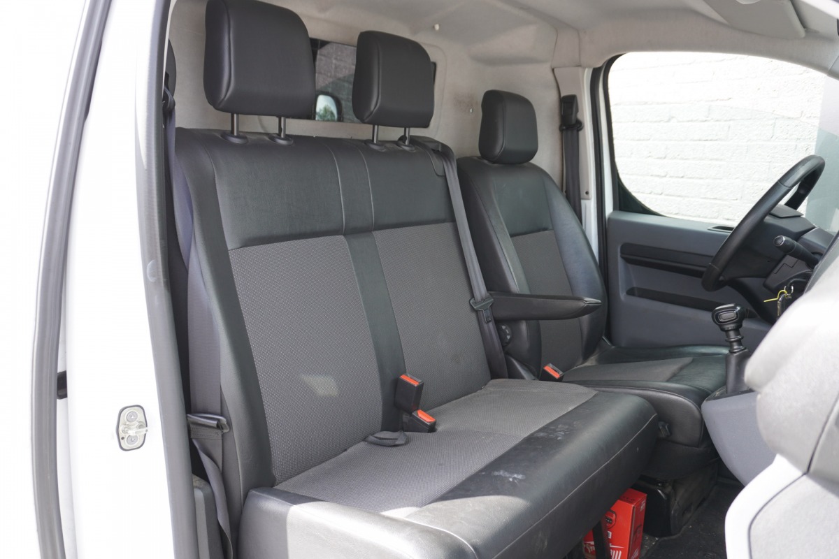 Peugeot Expert 1.5 BlueHDI 102PK EURO 6 - Airco - Navi - Cruise - €11.950,- Excl. Peugeot Expert 1.5 BlueHDI 102PK EURO 6 - Airco - Navi - Cruise - €11.950,- Excl.