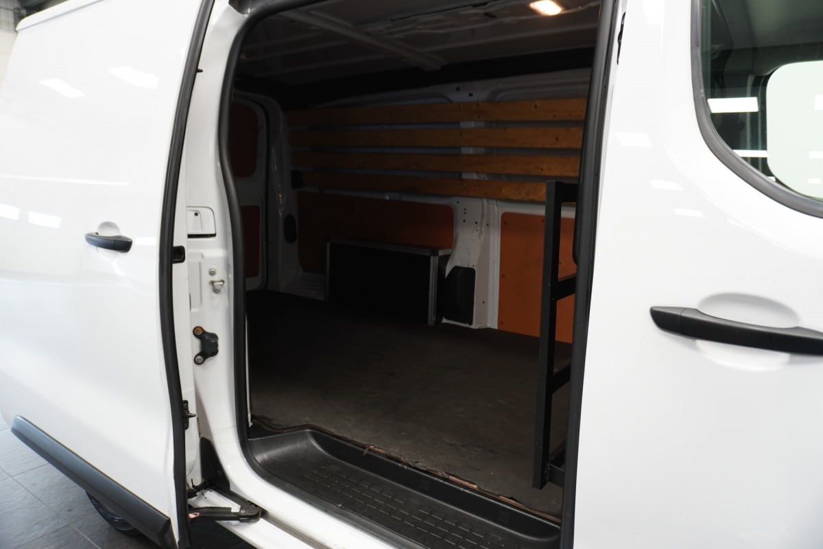 Opel Vivaro 1.5 CDTI L3 EURO 6 - Airco - Navi - Cruise - €12.950,- Excl. Opel Vivaro 1.5 CDTI L3 EURO 6 - Airco - Navi - Cruise - €12.950,- Excl.