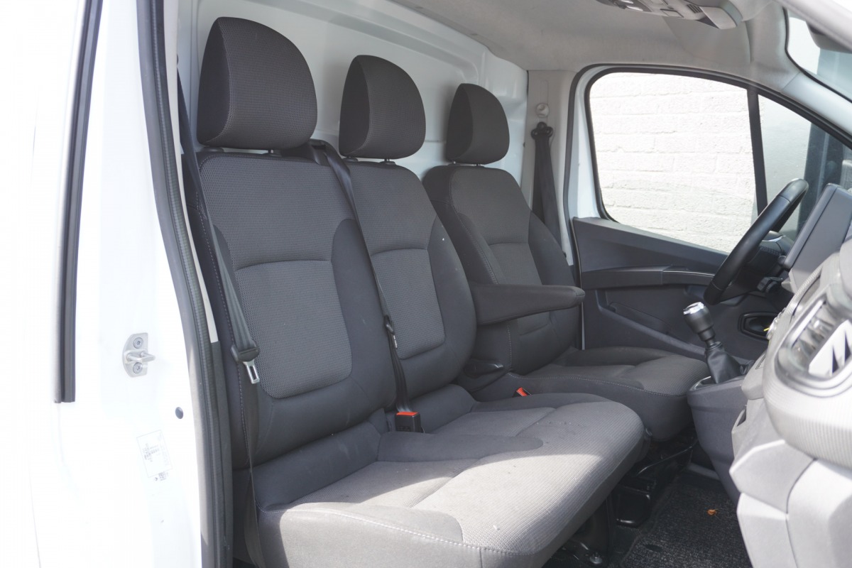 Renault Trafic 2.0 dCi 130PK L2 EURO 6 - Airco - Cruise - PDC - €21.950,- Excl.