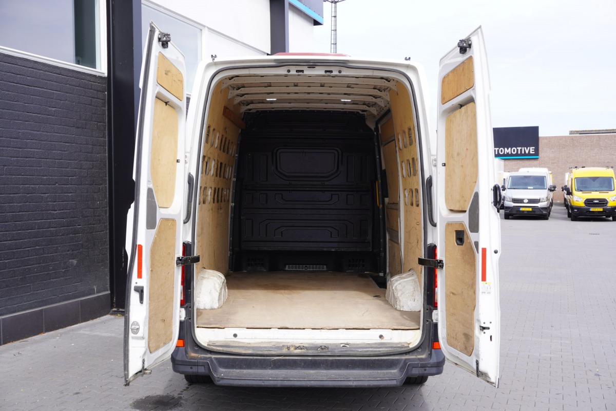 Volkswagen Crafter 2.0 TDI 140PK L3H3 4Motion EURO 6 - Airco - Cruise - PDC - €21.950,- Excl.