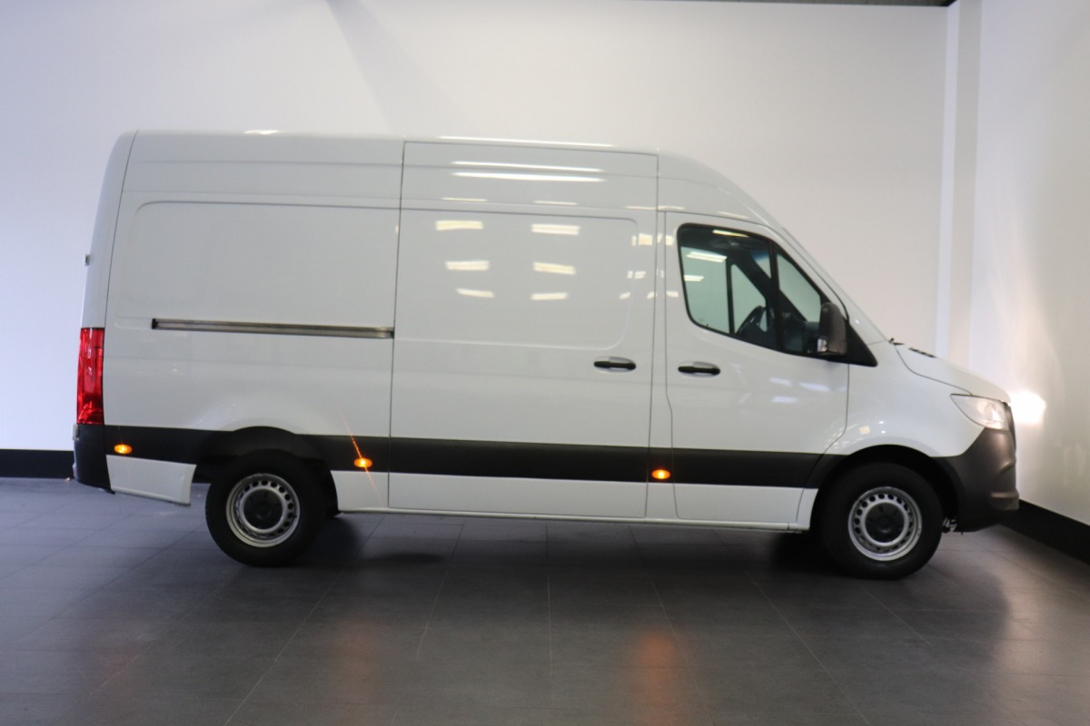 Mercedes-Benz Sprinter 311 2.2 CDI L2H2 EURO 6 - A/C Climate - Camera - €16.900,- Excl. Mercedes-Benz Sprinter 311 2.2 CDI L2H2 EURO 6 - A/C Climate - Camera - €16.900,- Excl.