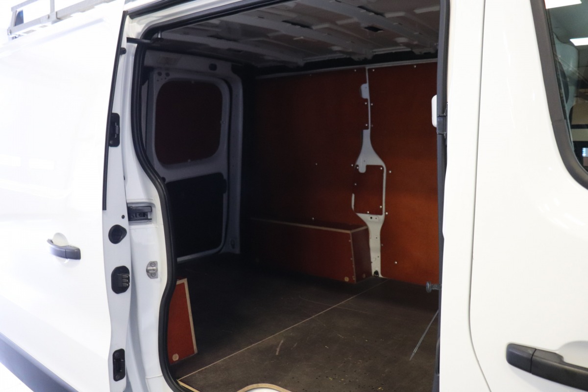 Renault Trafic 2.0 dCi 130PK EURO 6 - Airco - Navi - Cruise - € 16.900,- Excl. Renault Trafic 2.0 dCi 130PK EURO 6 - Airco - Navi - Cruise - € 16.900,- Excl.
