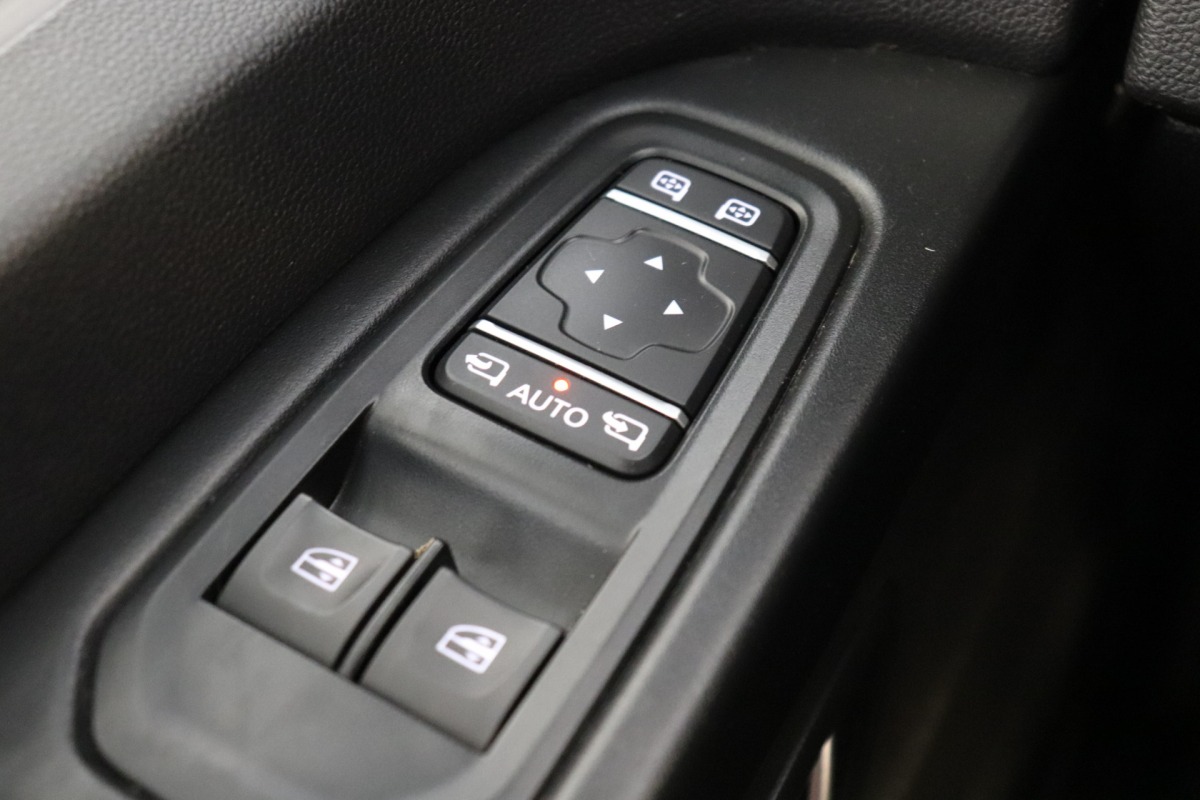 Renault Trafic 2.0 dCi 130PK EURO 6 - Airco - Navi - Cruise - € 16.900,- Excl. Renault Trafic 2.0 dCi 130PK EURO 6 - Airco - Navi - Cruise - € 16.900,- Excl.