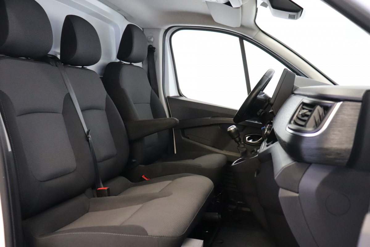 Renault Trafic 2.0 dCi 130PK EURO 6 - Airco - Navi - Cruise - € 16.900,- Excl. Renault Trafic 2.0 dCi 130PK EURO 6 - Airco - Navi - Cruise - € 16.900,- Excl.