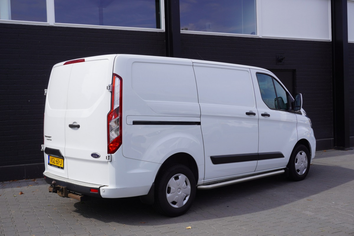 Ford Transit Custom 2.0 TDCI 2x Schuifdeur EURO 6 - Airco - Navi - Cruise - €12.950,- Excl. Ford Transit Custom 2.0 TDCI 2x Schuifdeur EURO 6 - Airco - Navi - Cruise - €12.950,- Excl.