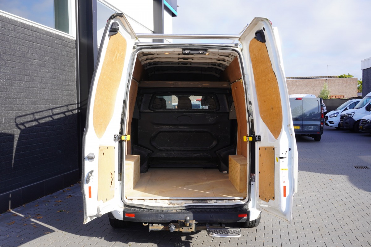 Ford Transit Custom 2.0 TDCI Dubbel Cabine L2H2 EURO 6 - Airco - Cruise - PDC - €19.900,- Excl. Ford Transit Custom 2.0 TDCI Dubbel Cabine L2H2 EURO 6 - Airco - Cruise - PDC - €19.900,- Excl.