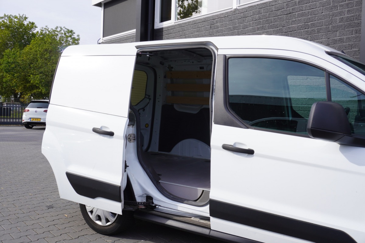 Ford Transit Connect 1.5 EcoBlue 100PK Automaat EURO 6 - Airco - Navi - Cruise - €11.950,- Excl. Ford Transit Connect 1.5 EcoBlue 100PK Automaat EURO 6 - Airco - Navi - Cruise - €11.950,- Excl.