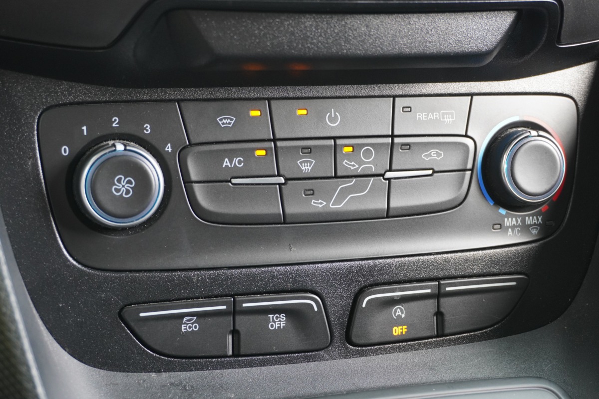 Ford Transit Connect 1.5 EcoBlue 100PK Automaat EURO 6 - Airco - Navi - Cruise - €11.950,- Excl. Ford Transit Connect 1.5 EcoBlue 100PK Automaat EURO 6 - Airco - Navi - Cruise - €11.950,- Excl.