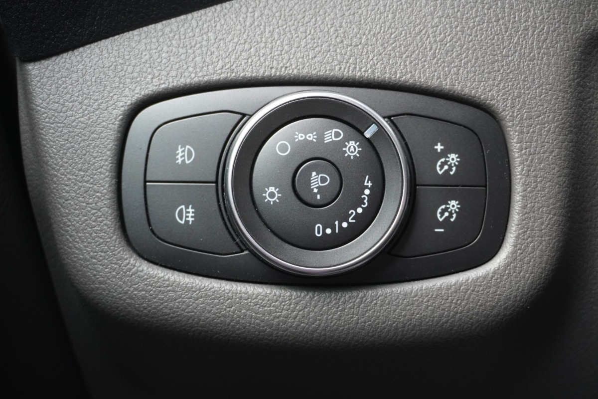 Ford Transit Connect 1.5 EcoBlue 100PK Automaat EURO 6 - Airco - Navi - Cruise - €11.950,- Excl. Ford Transit Connect 1.5 EcoBlue 100PK Automaat EURO 6 - Airco - Navi - Cruise - €11.950,- Excl.
