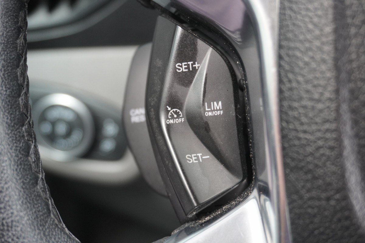 Ford Transit Connect 1.5 EcoBlue 100PK EURO 6 - Airco - Navi - Cruise - €12.950,- Excl. Ford Transit Connect 1.5 EcoBlue 100PK EURO 6 - Airco - Navi - Cruise - €12.950,- Excl.