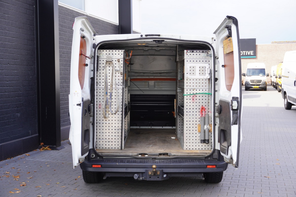 Renault Trafic 2.0 dCi 110PK EURO 6 - Airco - Navi - Cruise - €13.499,- Excl. Renault Trafic 2.0 dCi 110PK EURO 6 - Airco - Navi - Cruise - €13.499,- Excl.