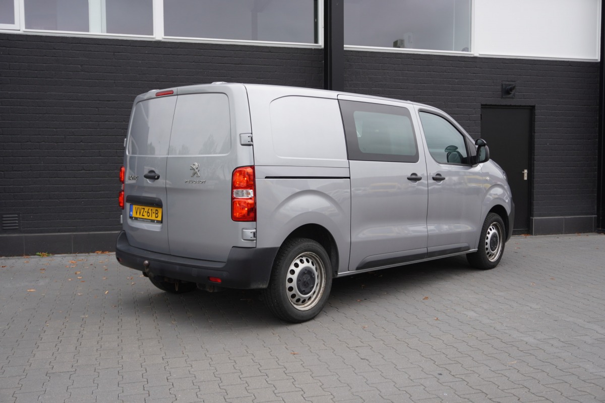 Peugeot Expert 2.0 BlueHDI 180PK Automaat L2 EURO 6 - Airco - Navi - Cruise - €15.950,- Excl. Peugeot Expert 2.0 BlueHDI 180PK Automaat L2 EURO 6 - Airco - Navi - Cruise - €15.950,- Excl.
